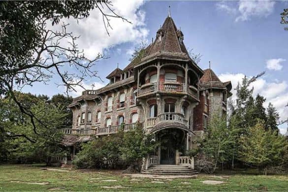 Manoir Colimaçon: An Abandoned Beauty, Near Paris, France.