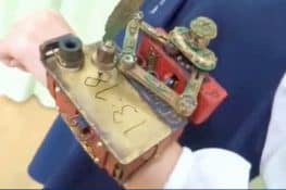 PlotClock – A Steampunk Watch That Continually Writes and Erases the Current Time